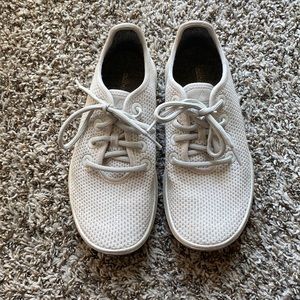 Allbirds Women white sneakers size 7; running sneakers, tennis/walking/gym shoes